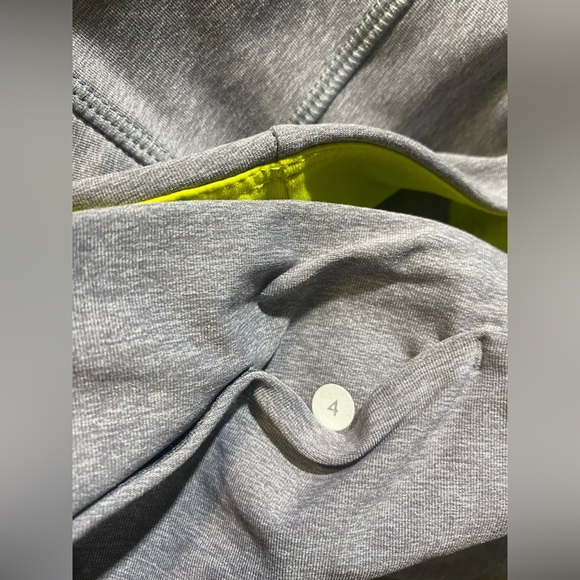 Lululemon Crops Size 4 - Picture 4 of 4